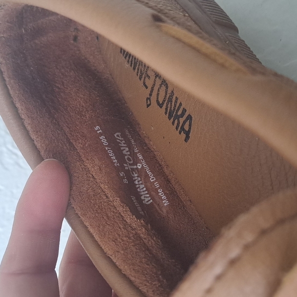 Minnetonka shoes size 8.5 - Picture 3 of 8
